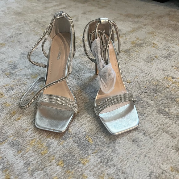 Never been worn heels. Comfy with rhinestone accent - Picture 3 of 4